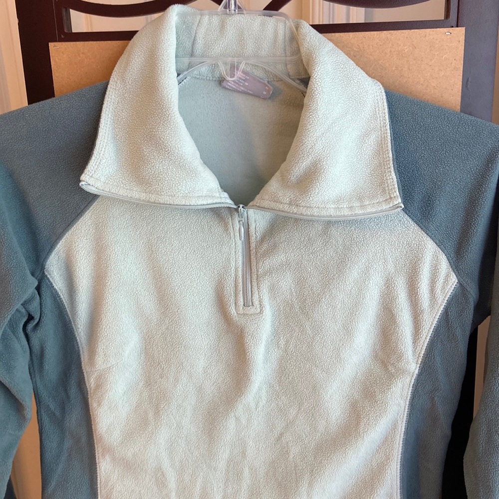 NWOT M Columbia green two toned fitted fleece pullover